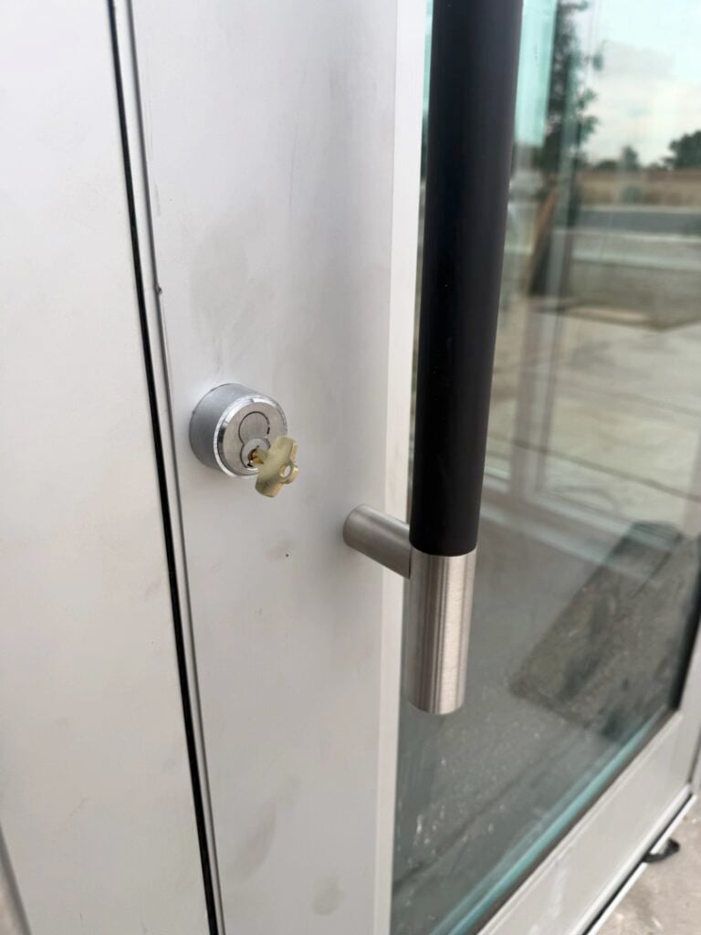 locksmith near me 0379